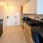 By Aimee - 20m From The & In Centre! * 奥斯滕德