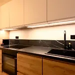 Apartament By Aimee - 20m From The & In Centre!