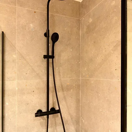 By Aimee - 20m From The & In Centre! Appartement