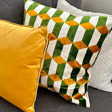 By Aimee - 20m From The & In Centre! Apartment Ostend