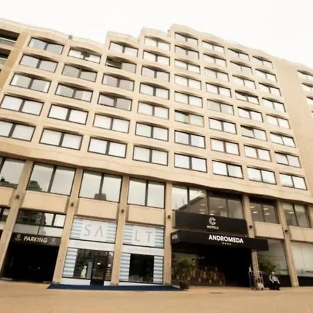 By Aimee - 20m From The & In Centre! Daire *