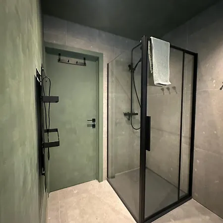 By Aimee - 20m From The & In Centre! Apartment Ostend