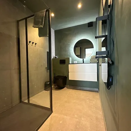 Apartment By Aimee - 20m From The & In Centre!