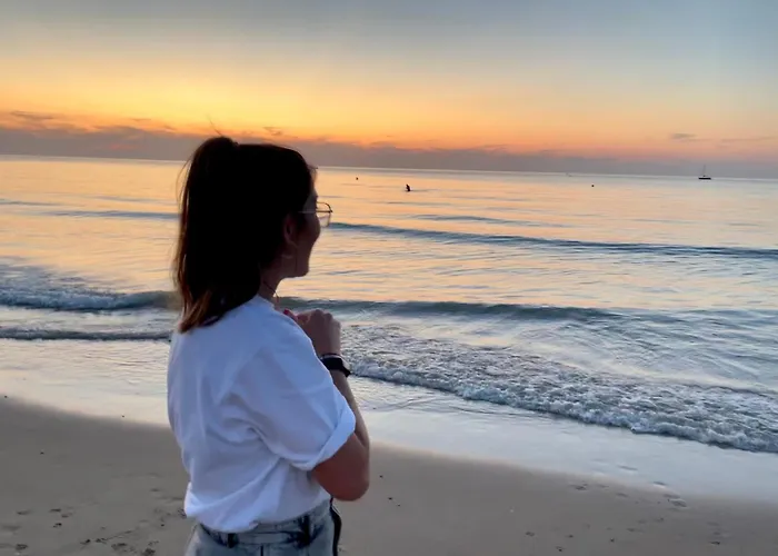 By Aimee - 20m From The & In Centre!